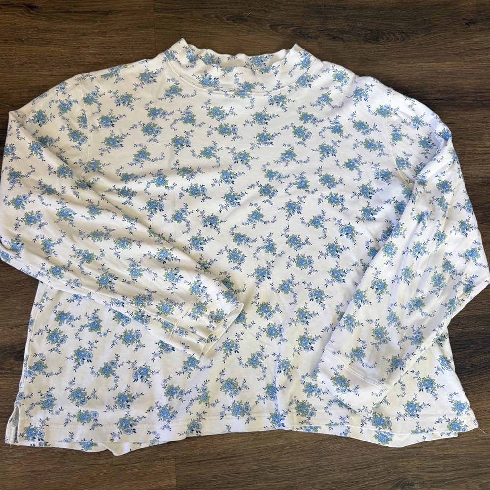 Vtg white & blue floral turtle neck